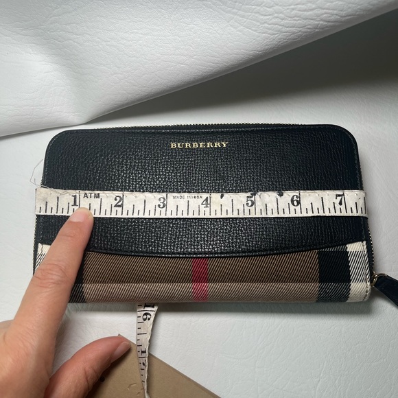 Burberry Elmore House Check & Black Leather Zip-Around Wallet – Like New - Picture 1 of 11